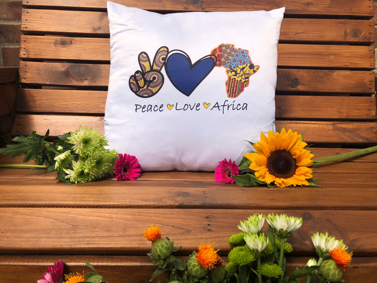 Cushion cover with a unique “Peace Love Africa” design. Plush white deluxe 'soft feel' scatter cushion. ( 40x40cm )