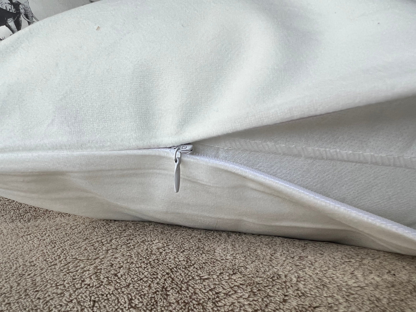 Making Memories Motorhome Campervan Caravan USA / United Kingdom Tree - Plush white deluxe 'soft feel' scatter cushion. ( 40x40cm )