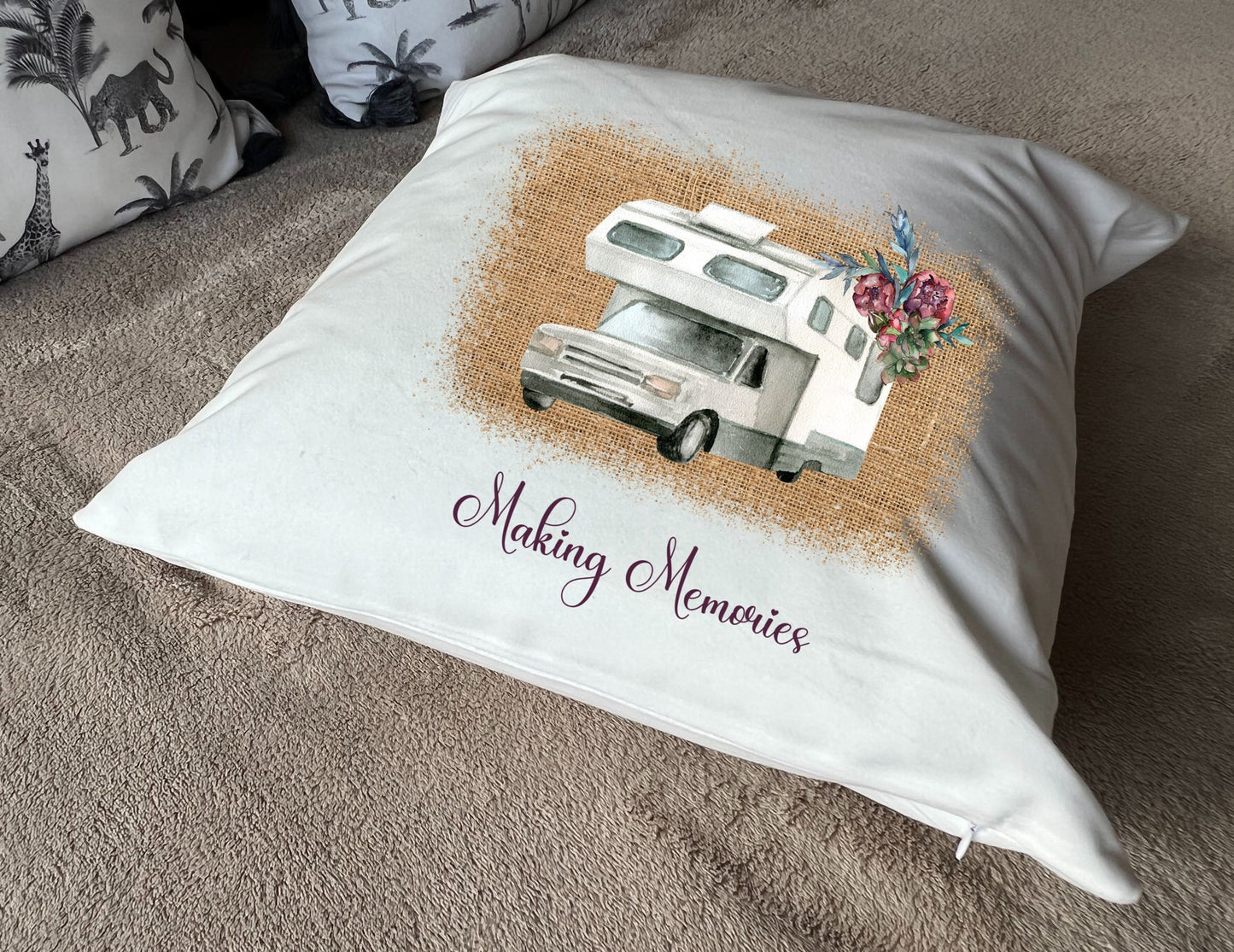 Making Memories Motorhome Campervan Caravan USA / United Kingdom Tree - Plush white deluxe 'soft feel' scatter cushion. ( 40x40cm )