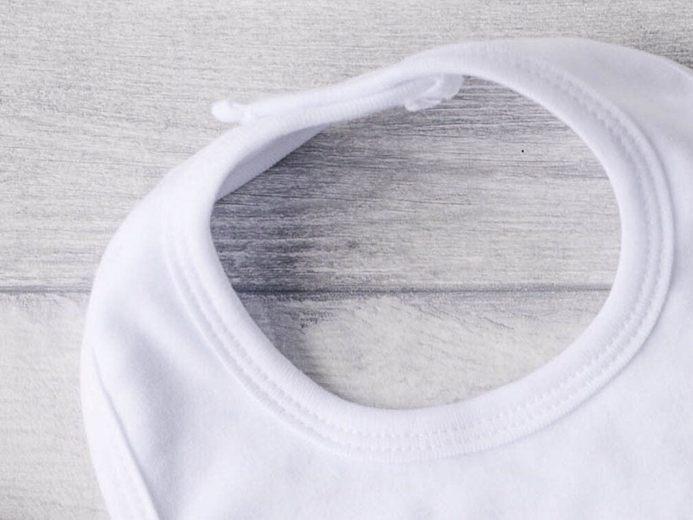 Baby Bib. Born in 2023 safari animal design. New baby gift. Pregnancy Announcement. Gender neutral baby gift. Boy or Girl baby gift.