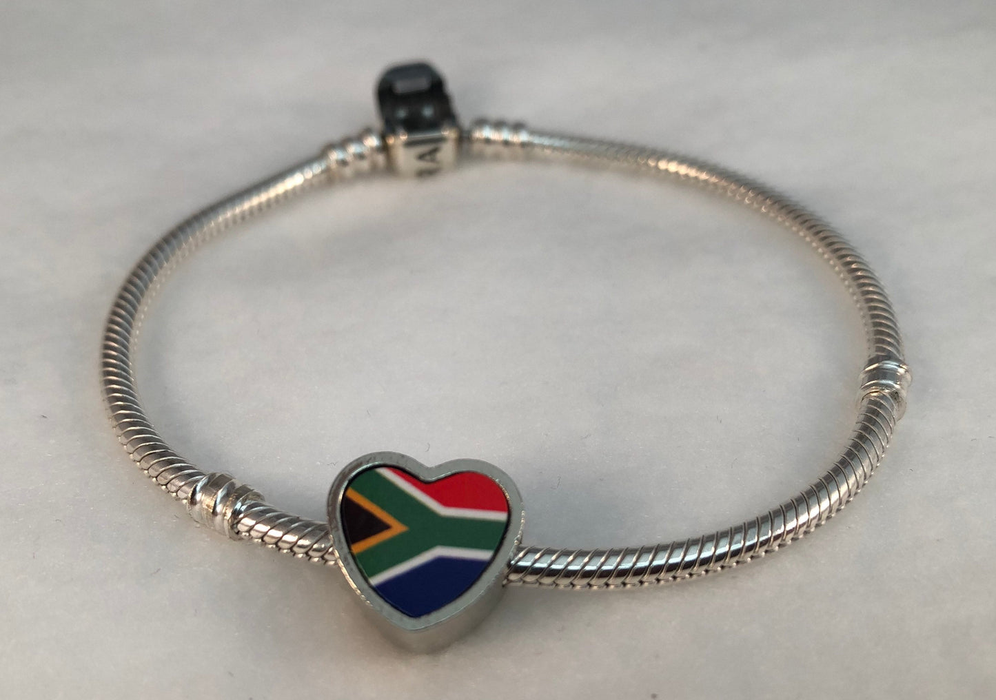 South Africa Flag heart shaped bracelet charm bead Christmas Birthday Valentine’s Day gift. Personalised charm Large hole charm add on bead