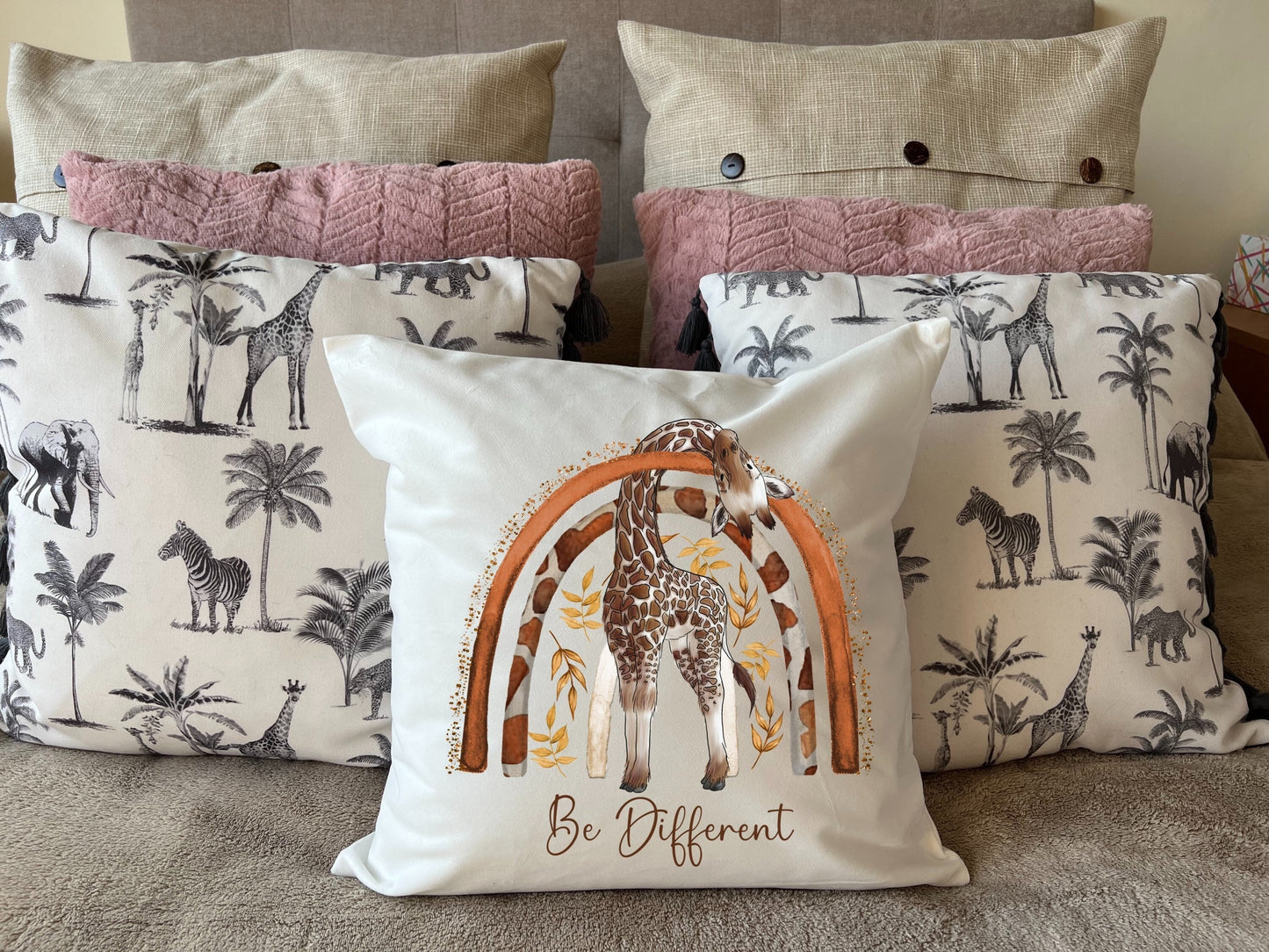 Giraffe 'Be Different' plush white deluxe 'soft feel' scatter cushion. ( 40x40cm ) Be Different. African cushion. Home décor.