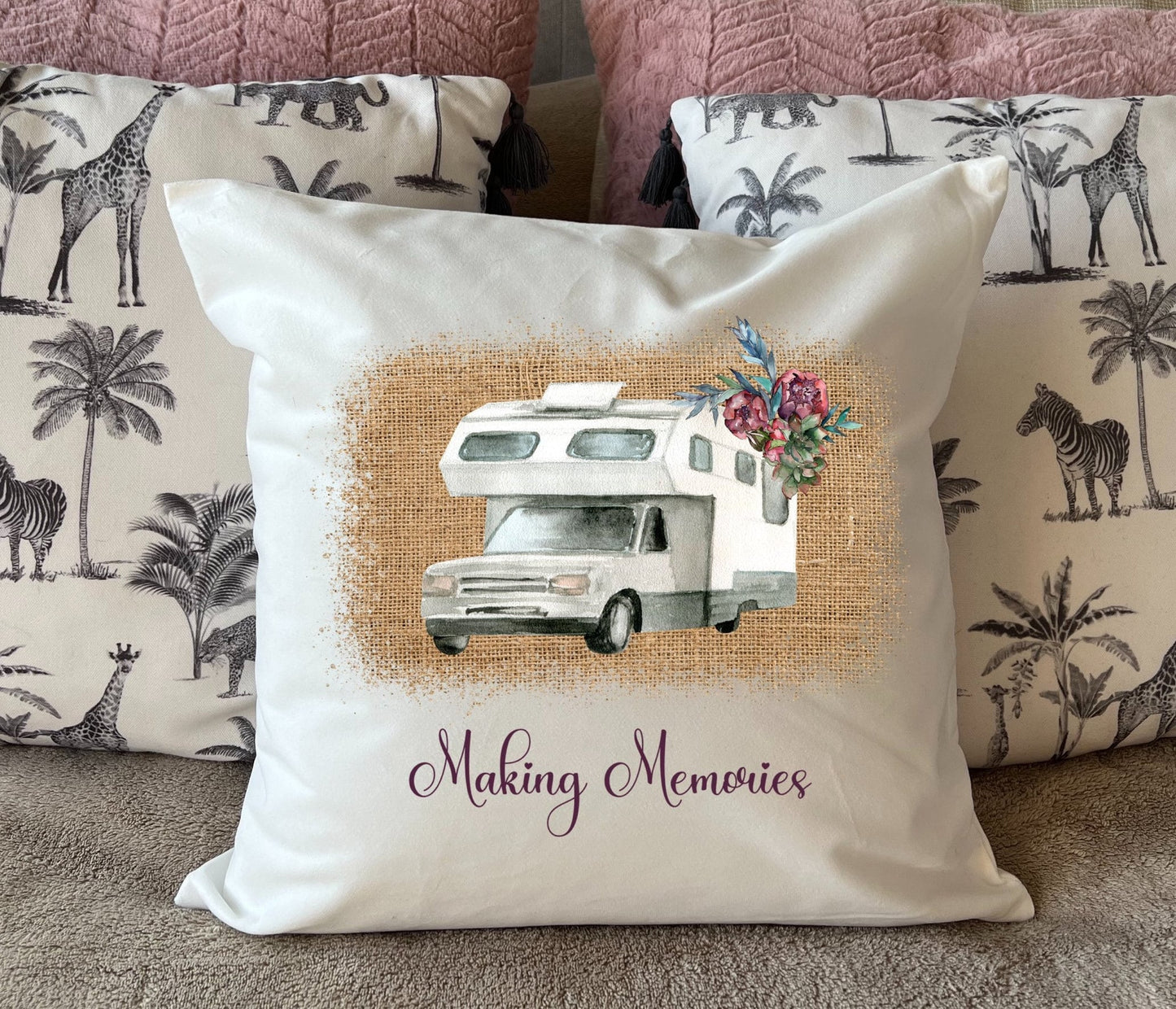 Making Memories Motorhome Campervan Caravan USA / United Kingdom Tree - Plush white deluxe 'soft feel' scatter cushion. ( 40x40cm )