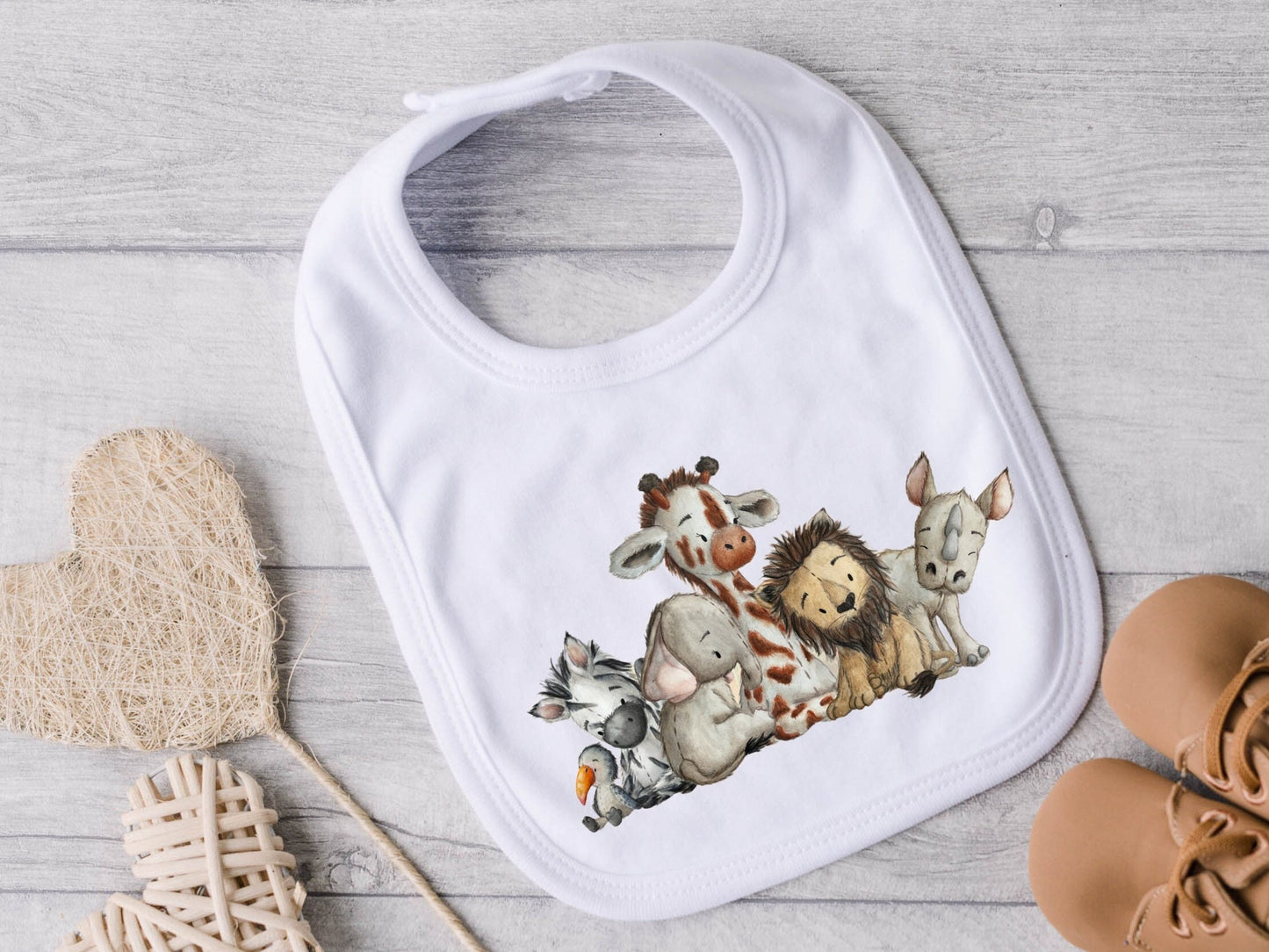 Baby Safari Animals bib. New baby gift. Pregnancy Announcement. Lion Giraffe Elephant Zebra. Gender neutral Baby Gift.